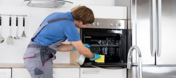 oven cleaning technician